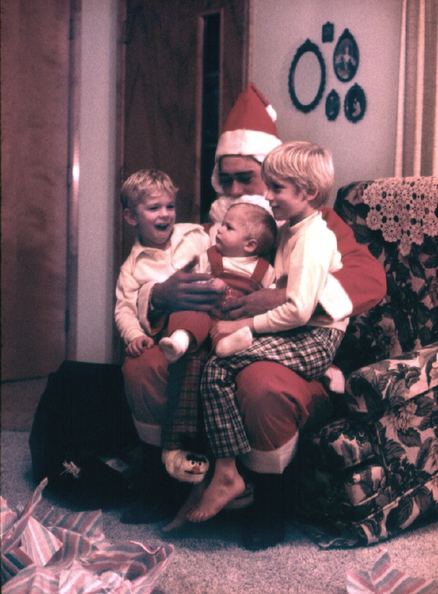 1976-12-Christmas Card Picture J-J Hi.jpg
